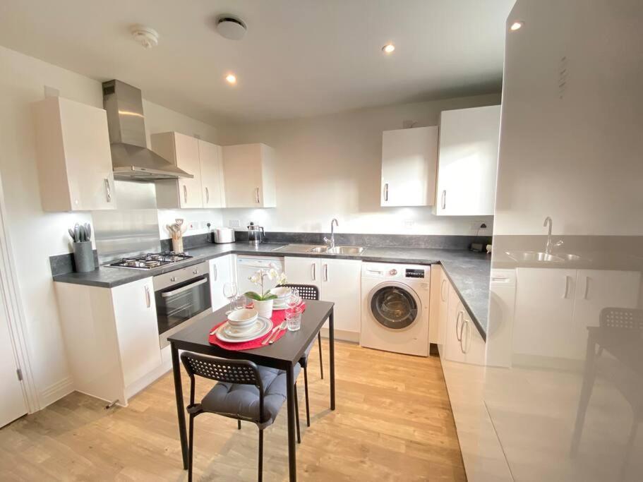 Luxurious And Spacious 2 Bedroom Flat Milton Keynes Exteriér fotografie